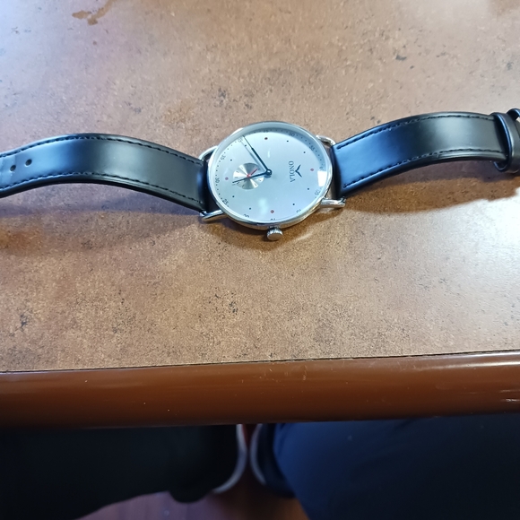 Watch - Picture 3 of 3